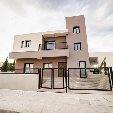 וילה Mrp Villa, פאראלימני