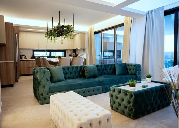 Mrp Villa, וילה פאראלימני