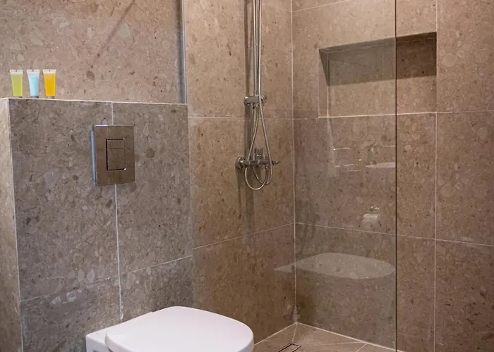 Mrp Villa, פאראלימני