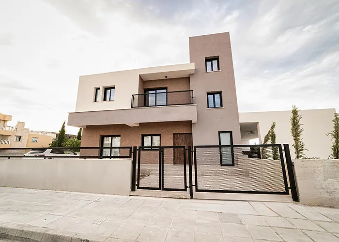 וילה Mrp Villa, פאראלימני